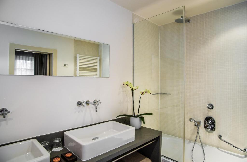 Deluxe Suite with Balcony